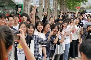 今日趣图：永远不要低估一颗红魔的心，支持滕圣续约五年！